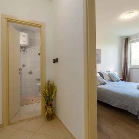 Apartment Adelia Mit Gemeinsamem Pool