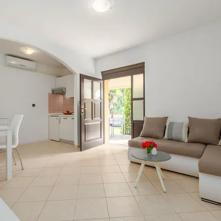 Adelia Mit Gemeinsamem Pool Apartment Porec