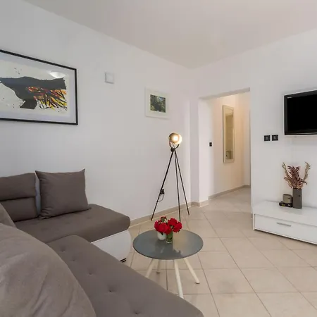 Apartment Adelia Mit Gemeinsamem Pool Porec