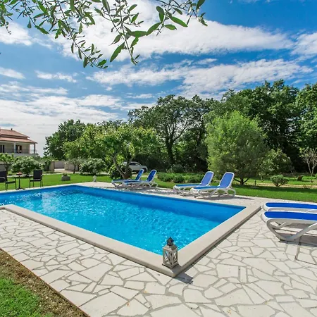Adelia Mit Gemeinsamem Pool Apartment