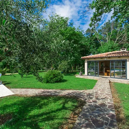 Apartment Adelia Mit Gemeinsamem Pool Porec
