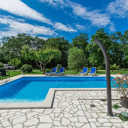 Adelia Mit Gemeinsamem Pool Apartment