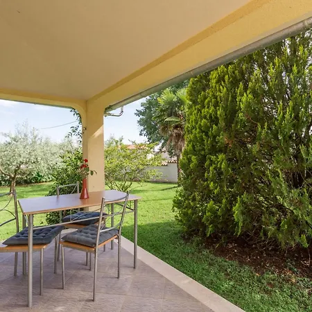 Adelia Mit Gemeinsamem Pool Apartment *