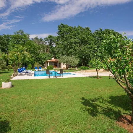 Apartment Adelia Mit Gemeinsamem Pool *