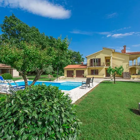 Adelia Mit Gemeinsamem Pool Apartment Porec