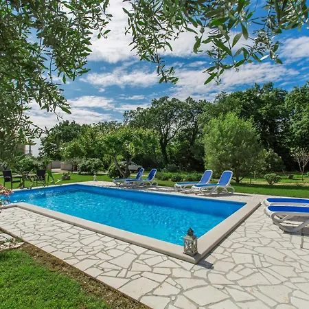 Adelia Mit Gemeinsamem Pool Porec